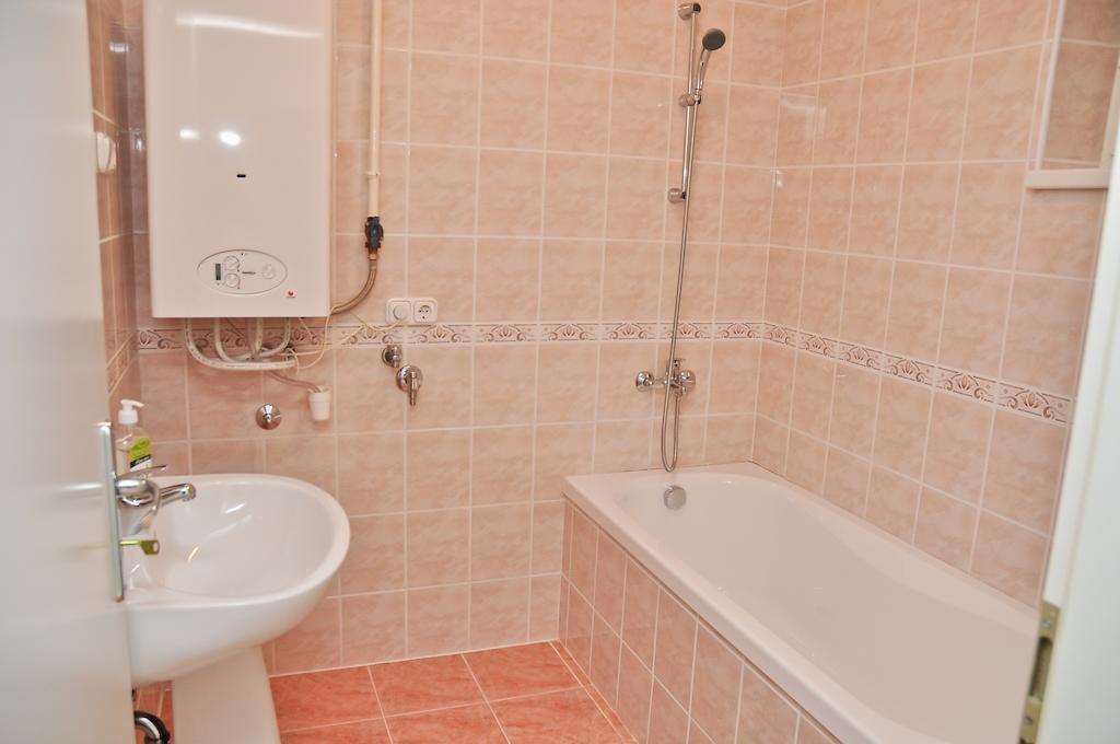 Csaladi Elmeny Apartman Es Vendeghaz Apartment Hajduszoboszlo Ruang foto