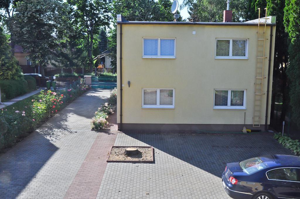 Csaladi Elmeny Apartman Es Vendeghaz Apartment Hajduszoboszlo Bagian luar foto