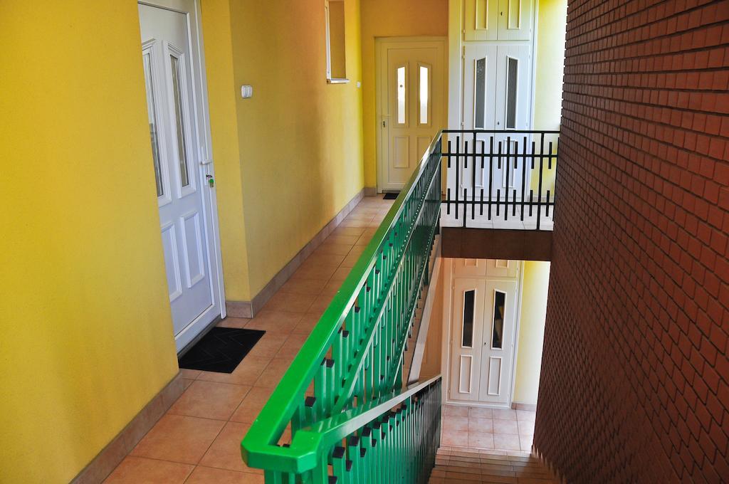 Csaladi Elmeny Apartman Es Vendeghaz Apartment Hajduszoboszlo Bagian luar foto