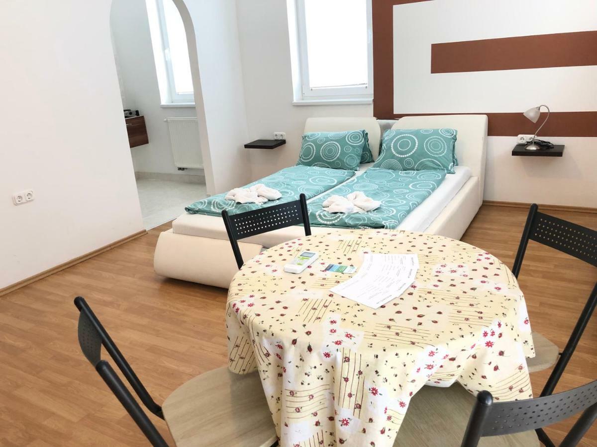 Csaladi Elmeny Apartman Es Vendeghaz Apartment Hajduszoboszlo Bagian luar foto